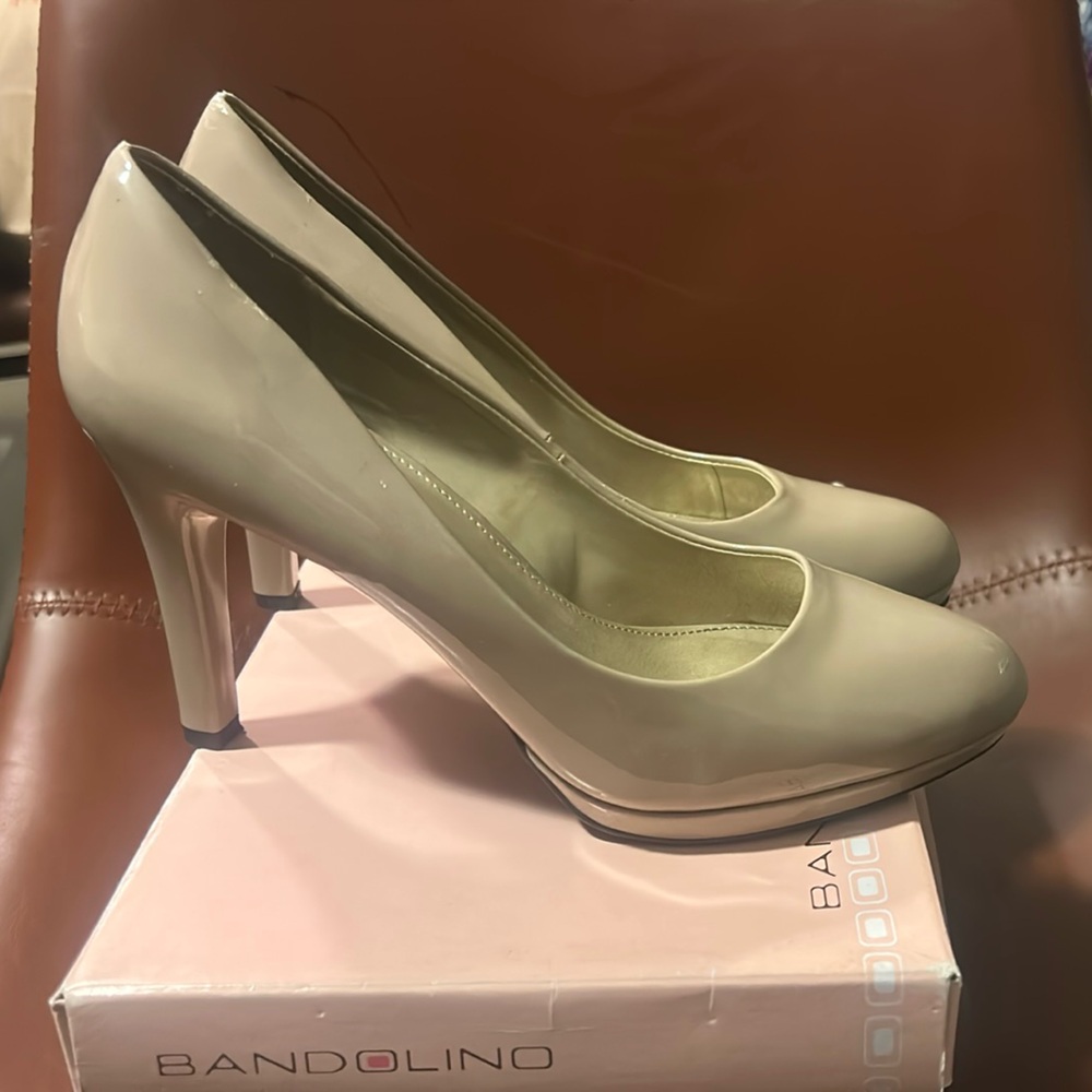 Bandolino Cream Heels Elegant Shoes